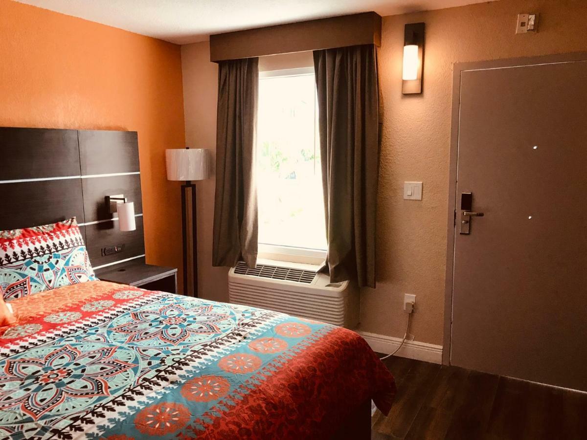 Tropical Inn & Suites, Downtown Clearwater Extérieur photo