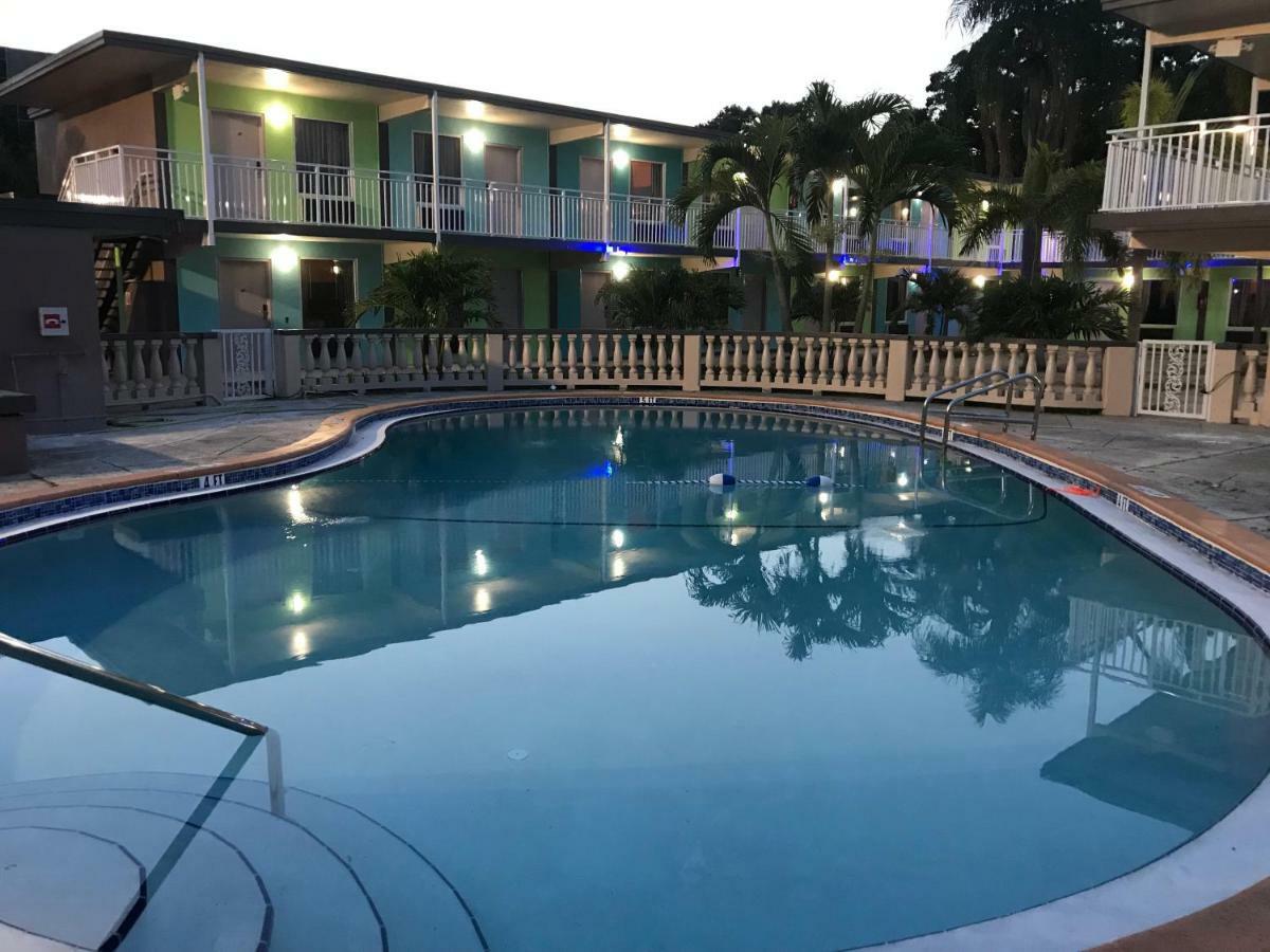Tropical Inn & Suites, Downtown Clearwater Extérieur photo